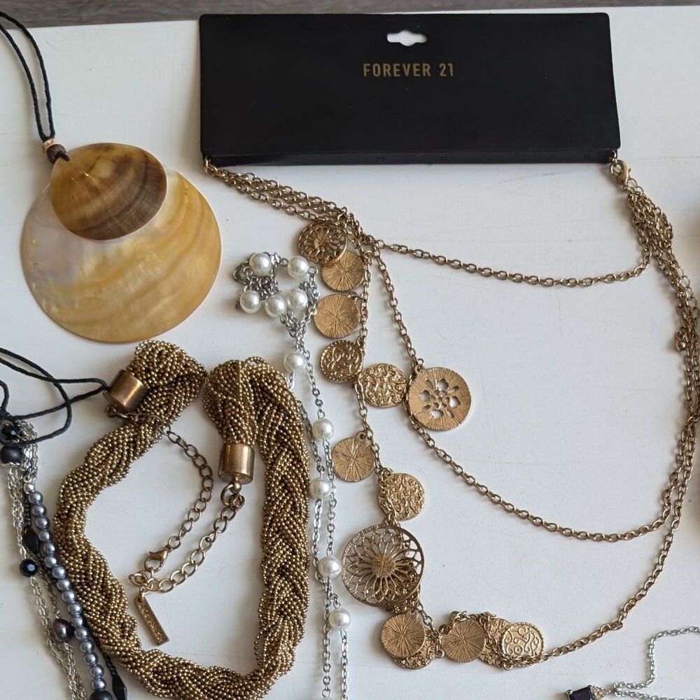 Jewelry -Necklaces- Mixed Styles, Colours and Brands - Picture 3 of 5